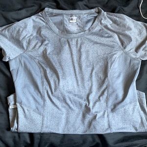 Active wear t-shirt